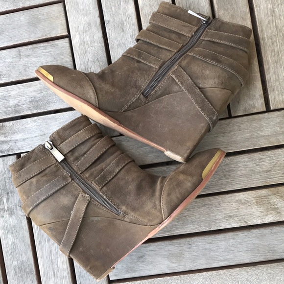 Boots - Picture 3 of 7